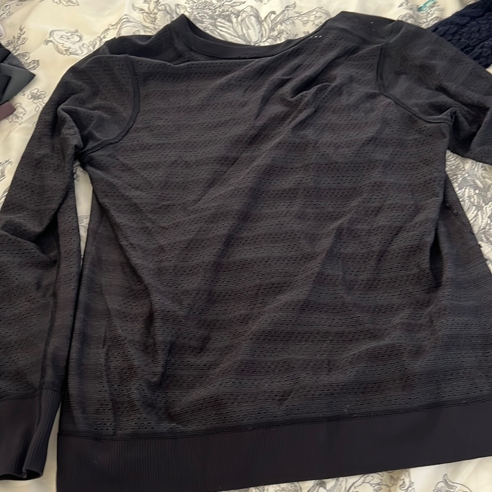 Lulu lemon top.